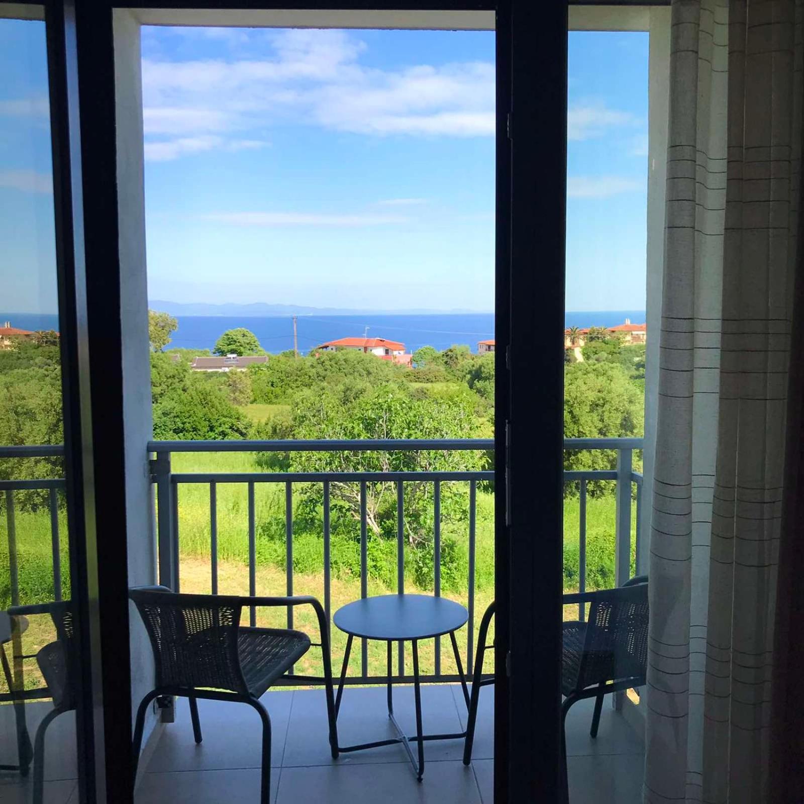 Delight House'S Hotel Afytos Bagian luar foto